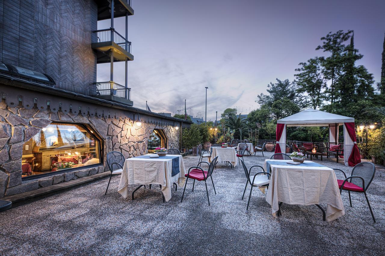 Grand Colony Hotel