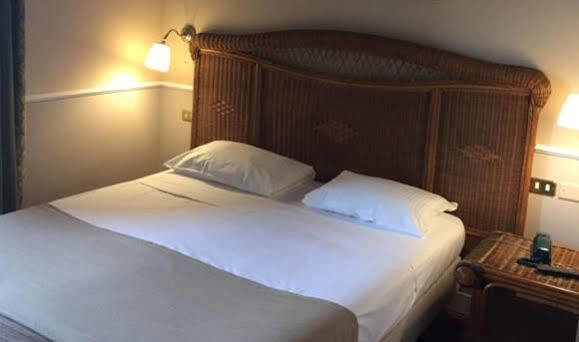 Grand Colony Hotel 3*