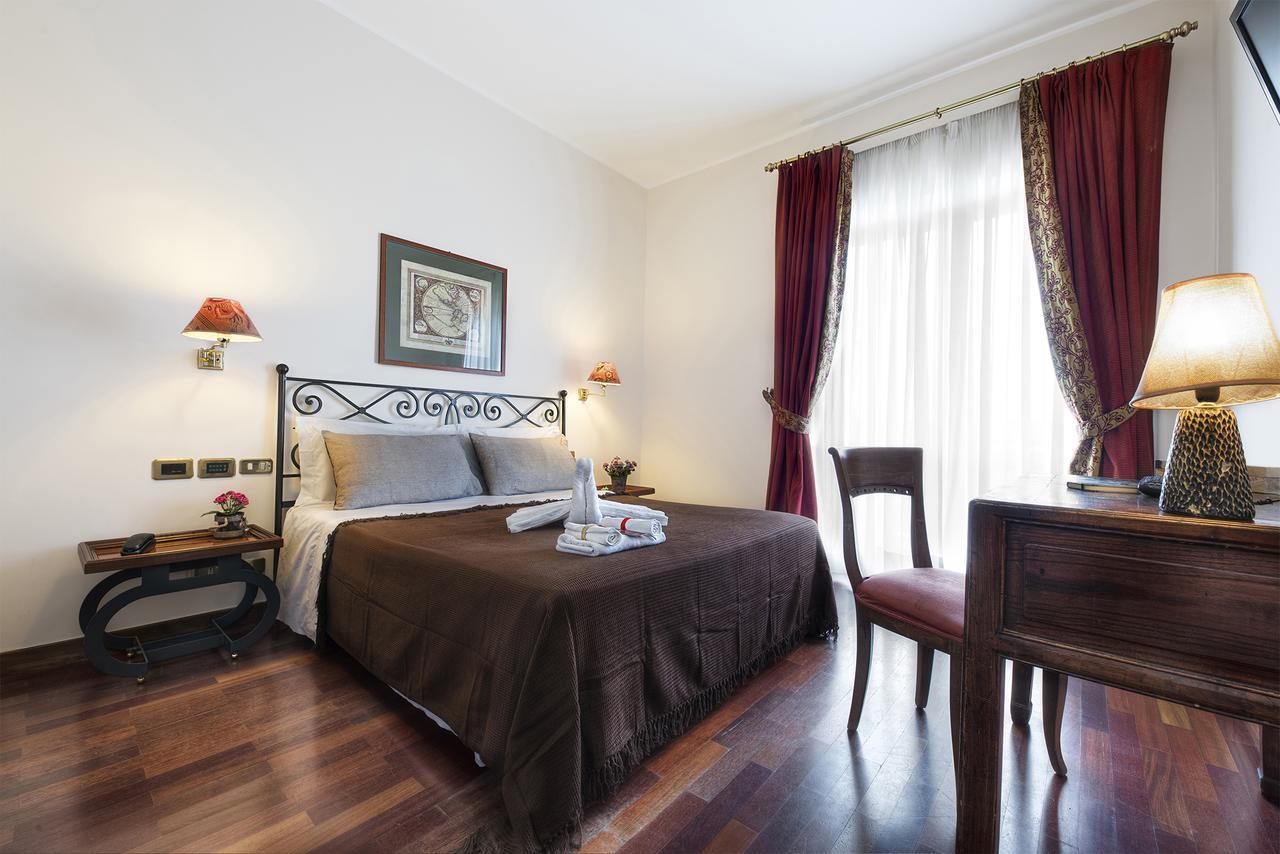 Grand Colony Hotel 3*